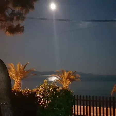 Ferienhaus μονοκατοικία με όμορφο κήπο δίπλα στη θάλασσα *