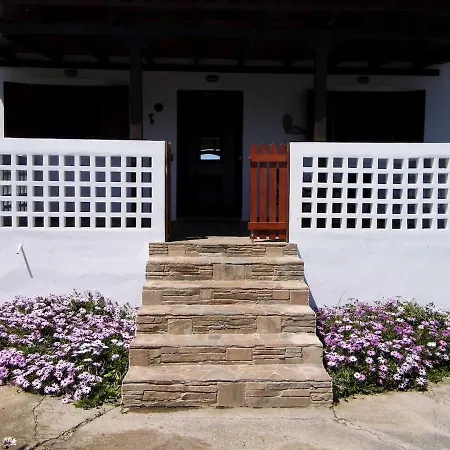 Ferienhaus μονοκατοικία με όμορφο κήπο δίπλα στη θάλασσα Míloi