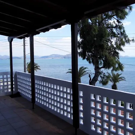 Ferienhaus μονοκατοικία με όμορφο κήπο δίπλα στη θάλασσα