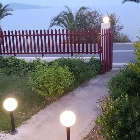 μονοκατοικία με όμορφο κήπο δίπλα στη θάλασσα Ferienhaus Míloi